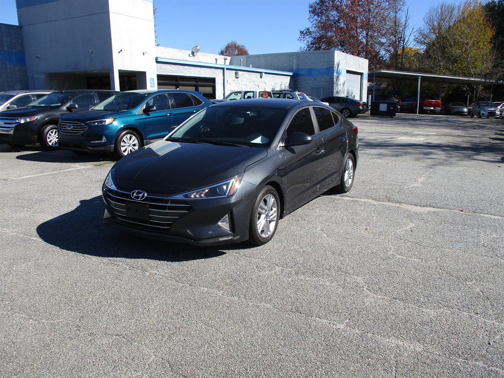 2020 Hyundai Elantra SEL's photo