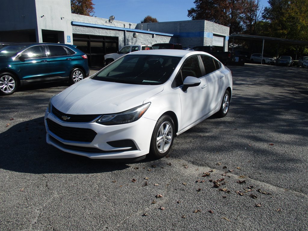 2017 Chevrolet Cruze LT's photo