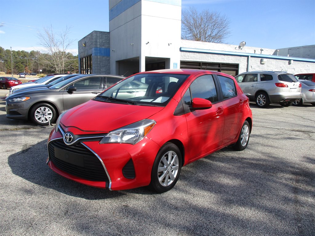 2016 Toyota Yaris LE's photo