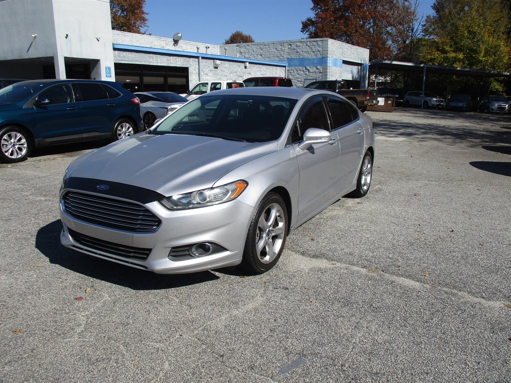 2014 Ford Fusion SE's photo