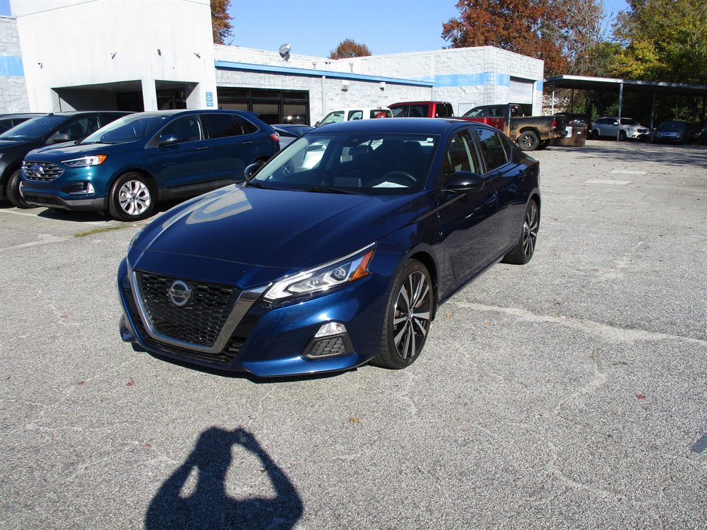 2020 Nissan Altima SR's photo